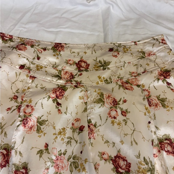 Romy-Flirty Shimmery Feminine & Hot - Picture 10 of 13